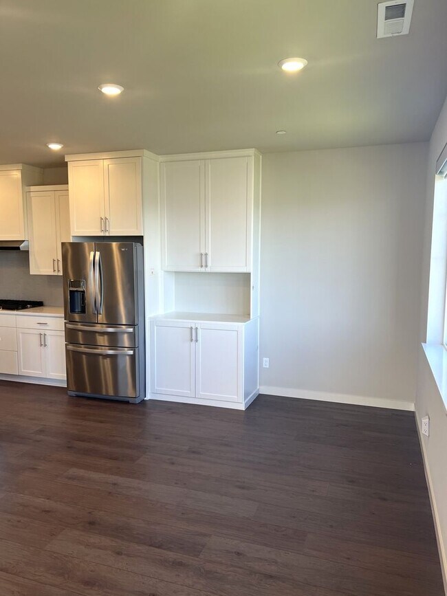 Building Photo - Beautiful Beaverton 4 Bedroom Home with Open Floor Plan, Deck & Upstairs Bonus Room