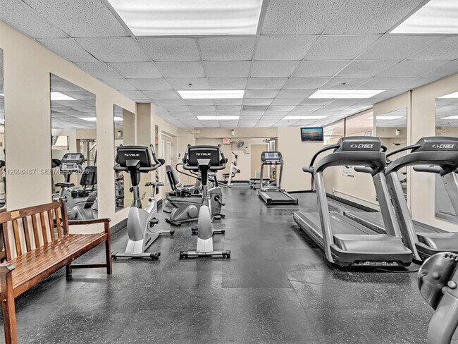 Building Photo - 9340 Lagoon Pl