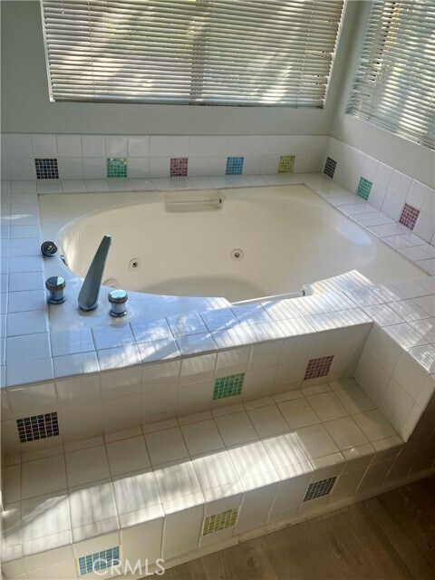 Building Photo - 5018 Evanwood Ave