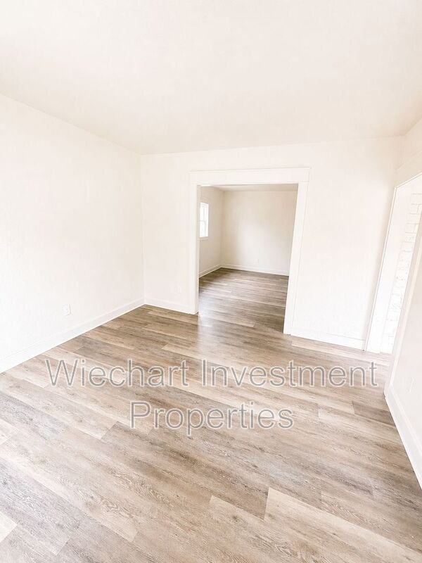 Building Photo - 514 N Shore Dr