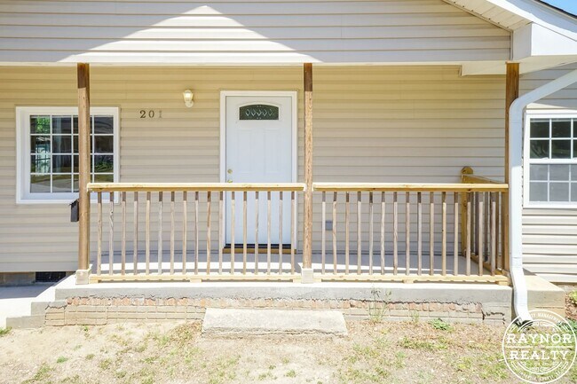 Building Photo - Practically New!