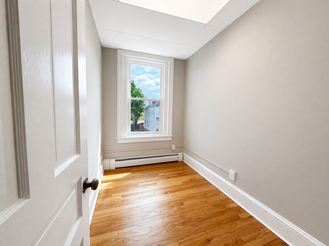 Building Photo - 909 Jackson St