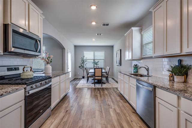 Building Photo - 304 Aceves Ct