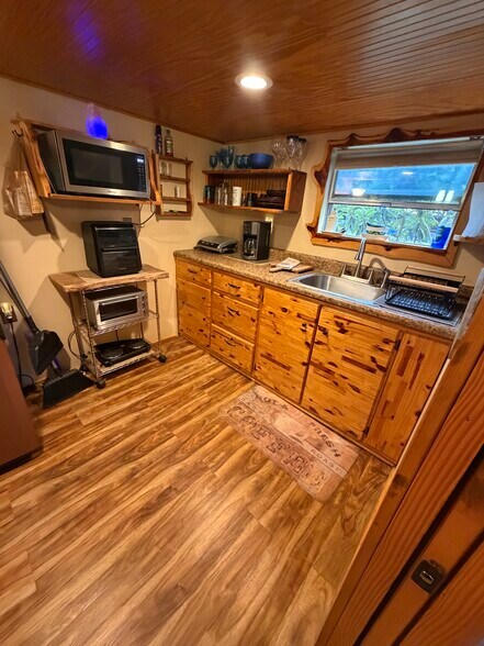 Building Photo - 9166 S Evans Ave