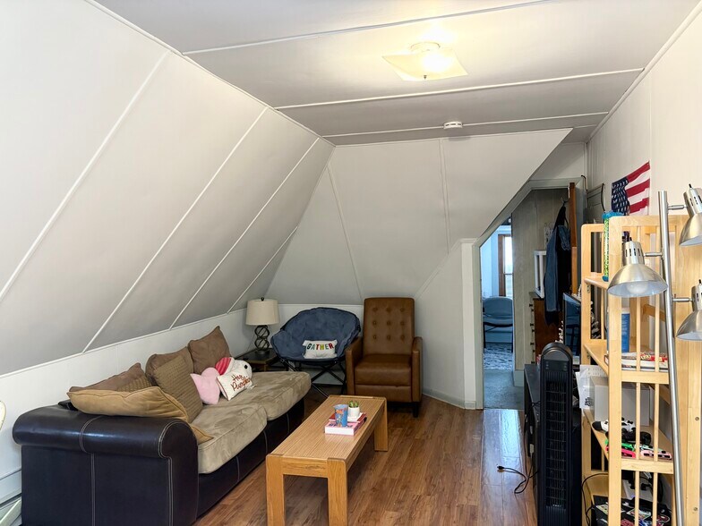 Building Photo - 127 College Ave