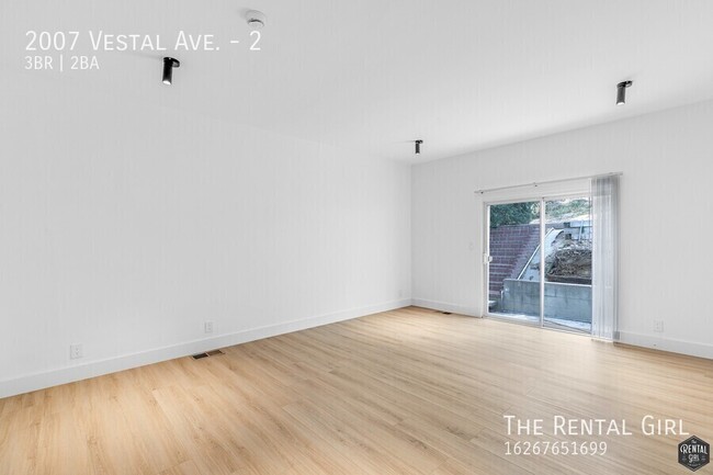 Building Photo - Gorgeous 3 Bed/2 Bath in Echo Park! | Secl...