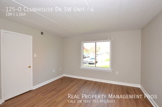 Building Photo - 125-O Clubhouse Dr SW Unit-4