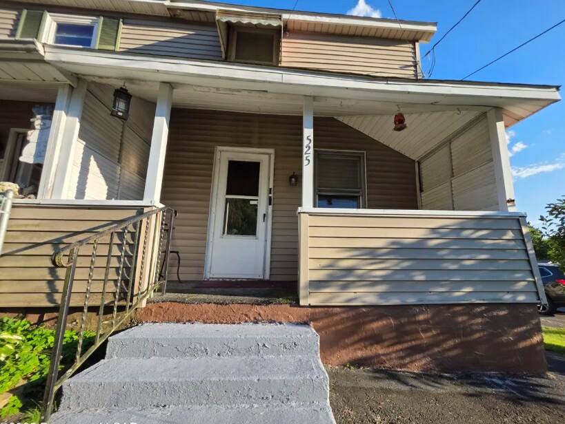 Building Photo - 525 Yanac St