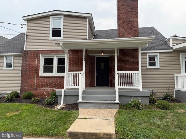 Building Photo - 124 Robbins Ave