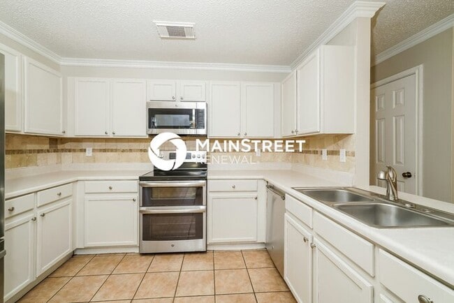 Building Photo - 3 Bedroom Pet-Friendly Home in Converse, TX with Main Street Renewal