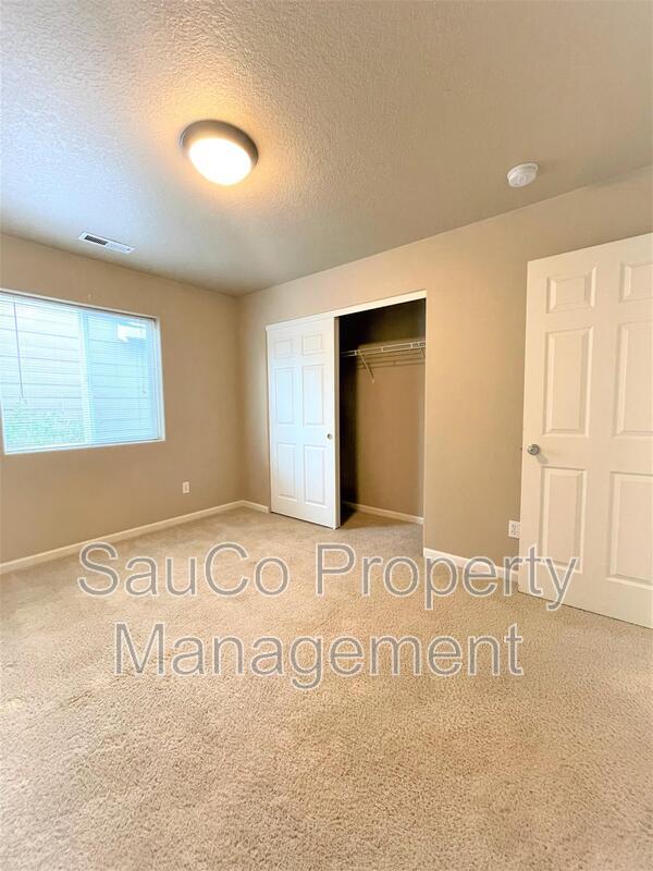 Building Photo - 3762 SE Oakleaf St