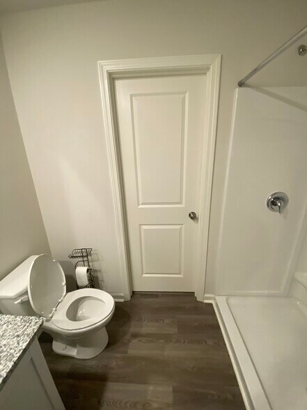 Building Photo - 427 Silo Ct