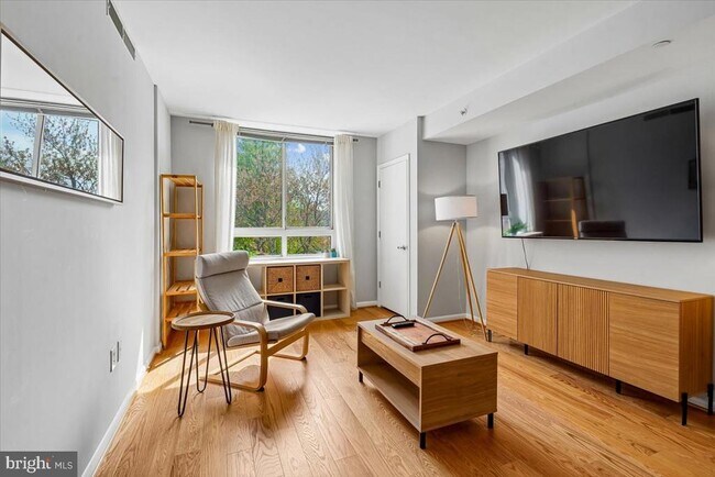 Building Photo - 350 G St SW