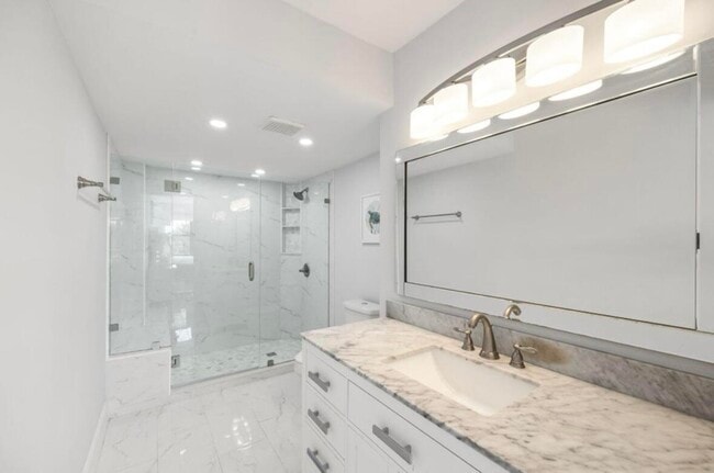 Building Photo - 9400 S Ocean Dr