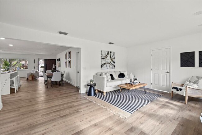 Building Photo - 346 Suwanee Ave