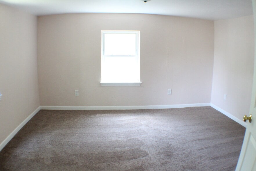 Back Bedroom - 1018 N Pennsylvania Ave