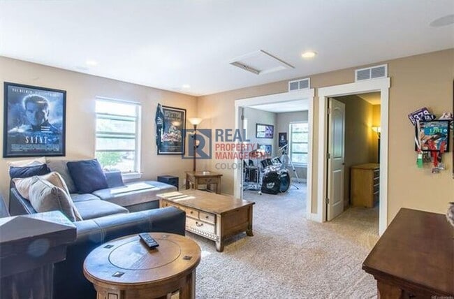 Building Photo - 7317 W Center Ave