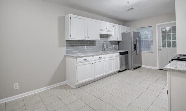 Building Photo - 925 Westland Dr SW