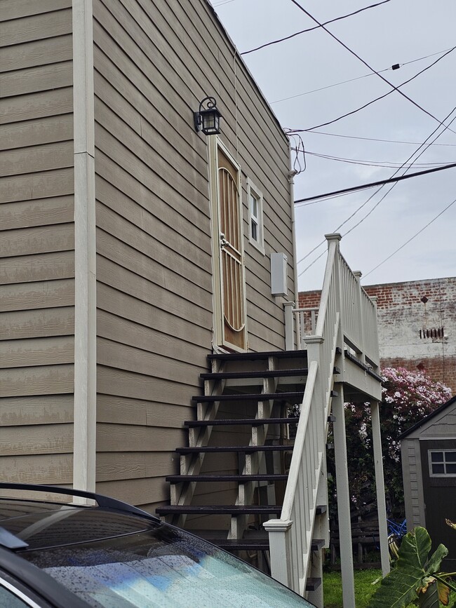 Building Photo - 2127 E Florida St