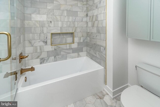 Building Photo - 17 Wilson St