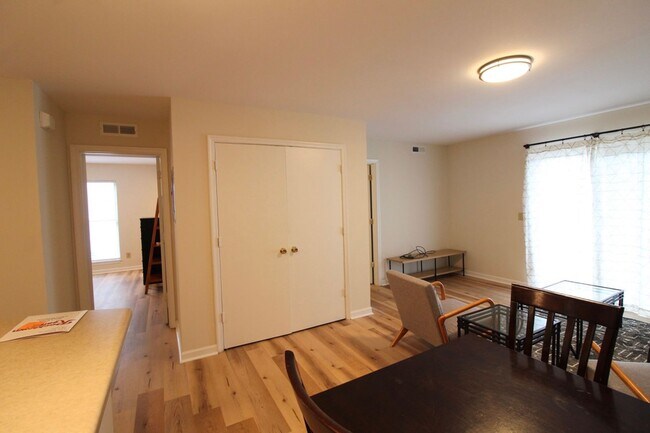 Building Photo - 1366H Hunters Rd