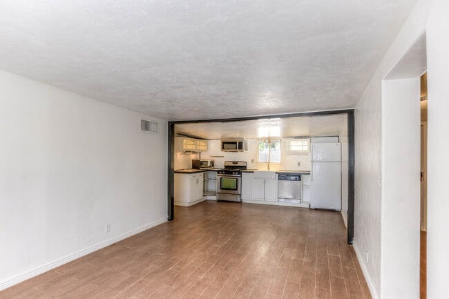 Building Photo - 2555 E Fort Lowell Rd