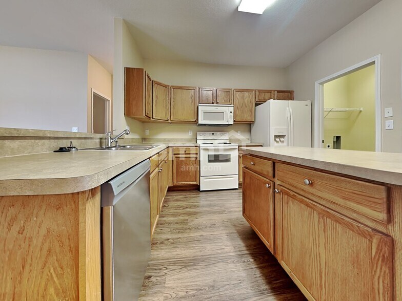 Building Photo - 3316 Azalea Blossom Dr