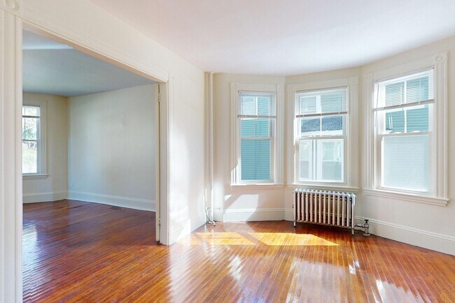 Building Photo - 539 Mt Auburn St