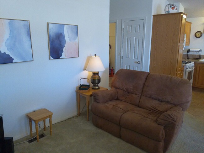 Building Photo - WInter Rental Oct to April 2026