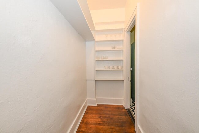Building Photo - 828 N Elm St