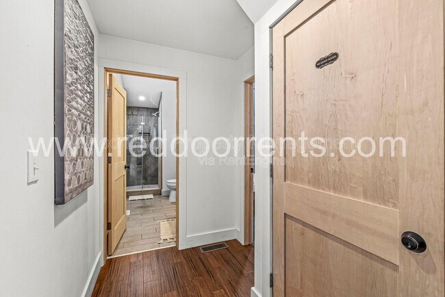 Building Photo - 1619 N Tacoma Ave