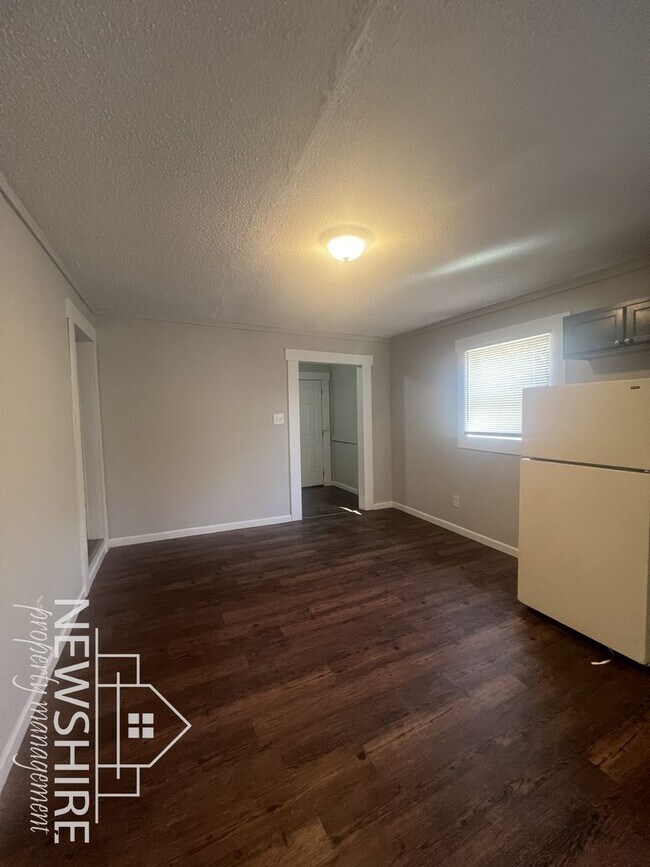 Building Photo - 1572 Farley Ave