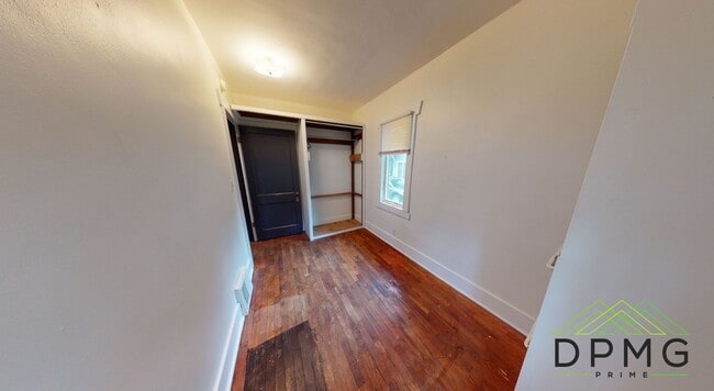 Building Photo - 317 Shepard St
