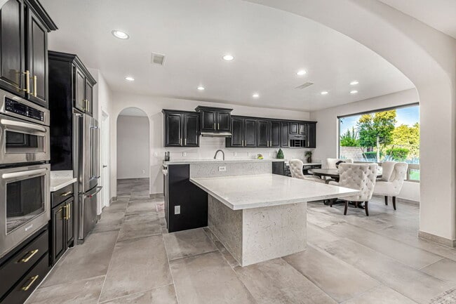 Building Photo - 5211 N 193rd Ave