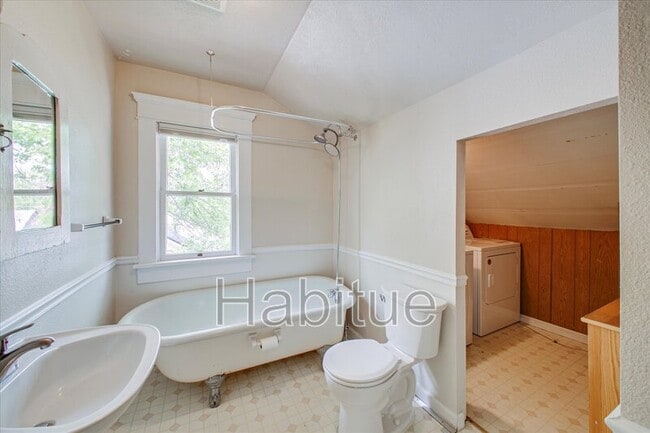 Building Photo - 1110 N 8th St