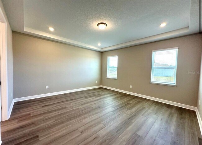 Building Photo - 2122 Divot Dr