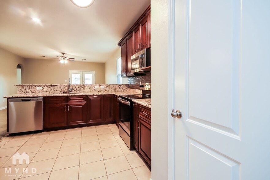 Building Photo - 6510 Pine Tree Dr