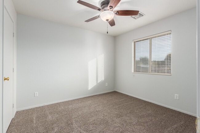 Building Photo - 2574 E Meadow Mist Ln