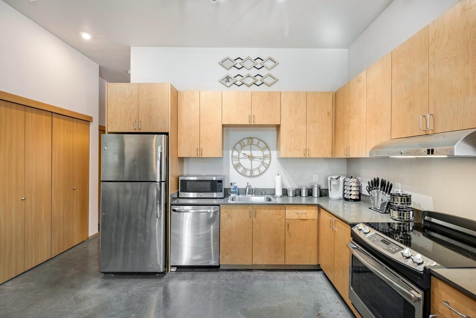 Building Photo - 1710 S McClellan St