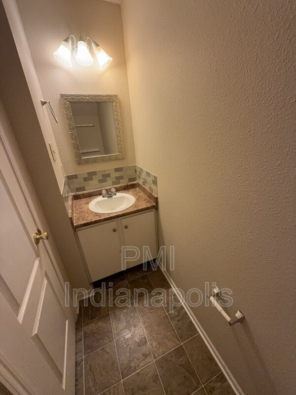 Building Photo - 12120 E 141st St