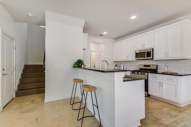 Building Photo - 1916 Bunche Rd