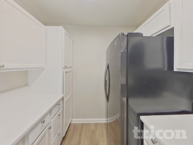 Building Photo - 2000 Taras Trace Dr