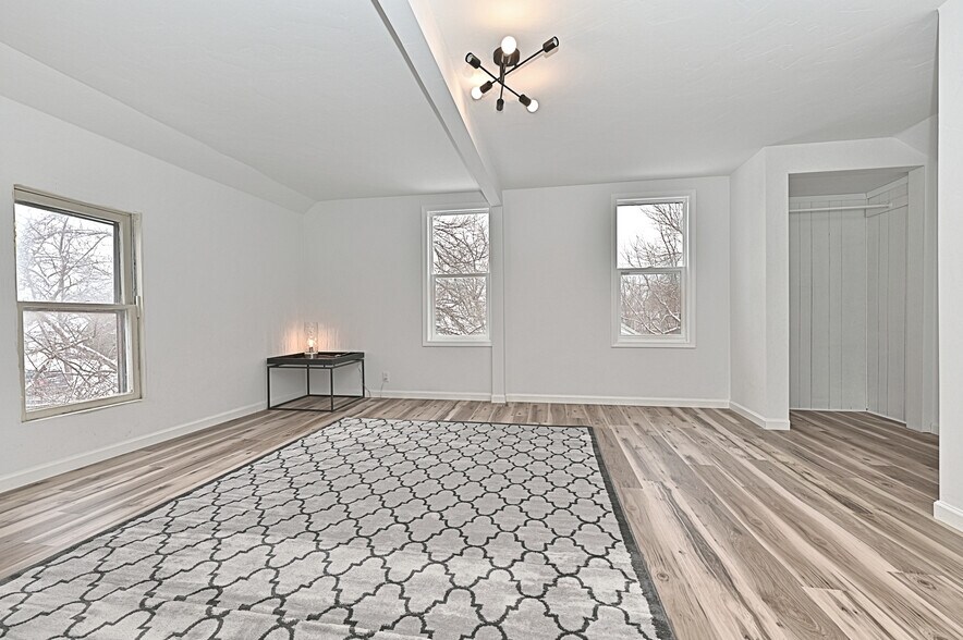 Building Photo - 2316 2nd Ave W