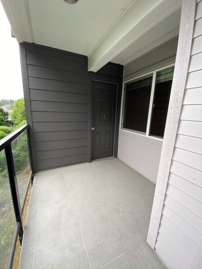 Building Photo - Desired Location in Kirkland - 2 Bedroom 2...