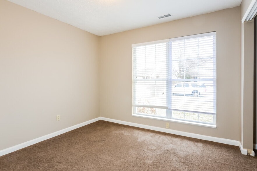 Building Photo - 748 Hollowood Ln