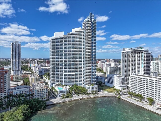 Building Photo - 2020 N Bayshore Dr