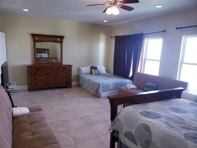 Building Photo - 3716 Sabrina