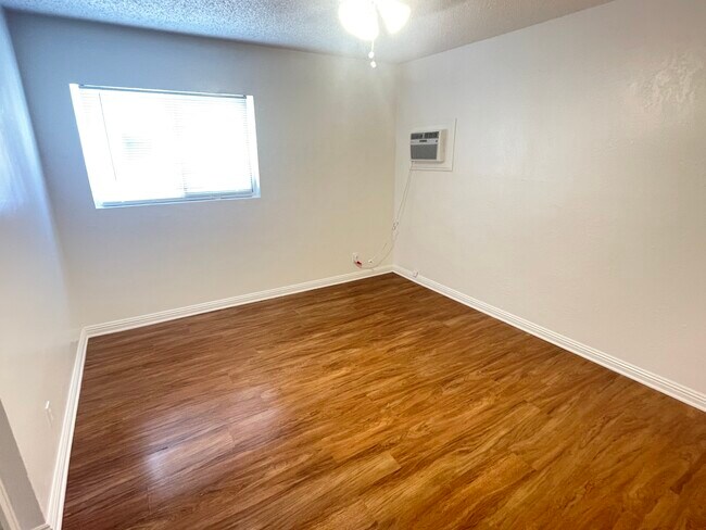 Building Photo - 26953 Cypress St