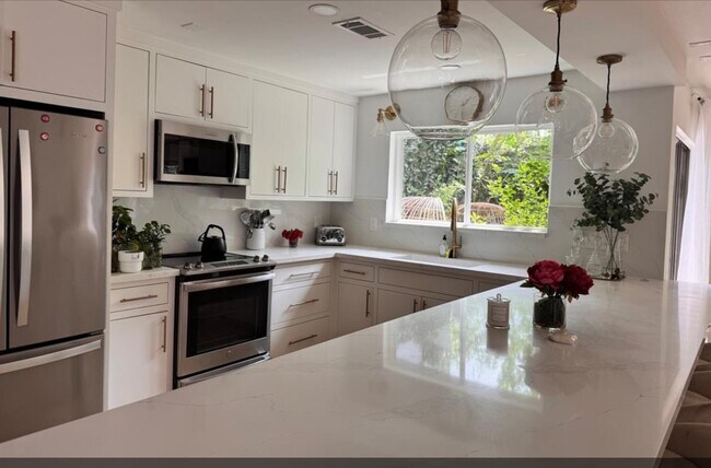 Building Photo - 1914 Augusta Dr