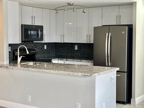 Building Photo - 150 Burgandy Way